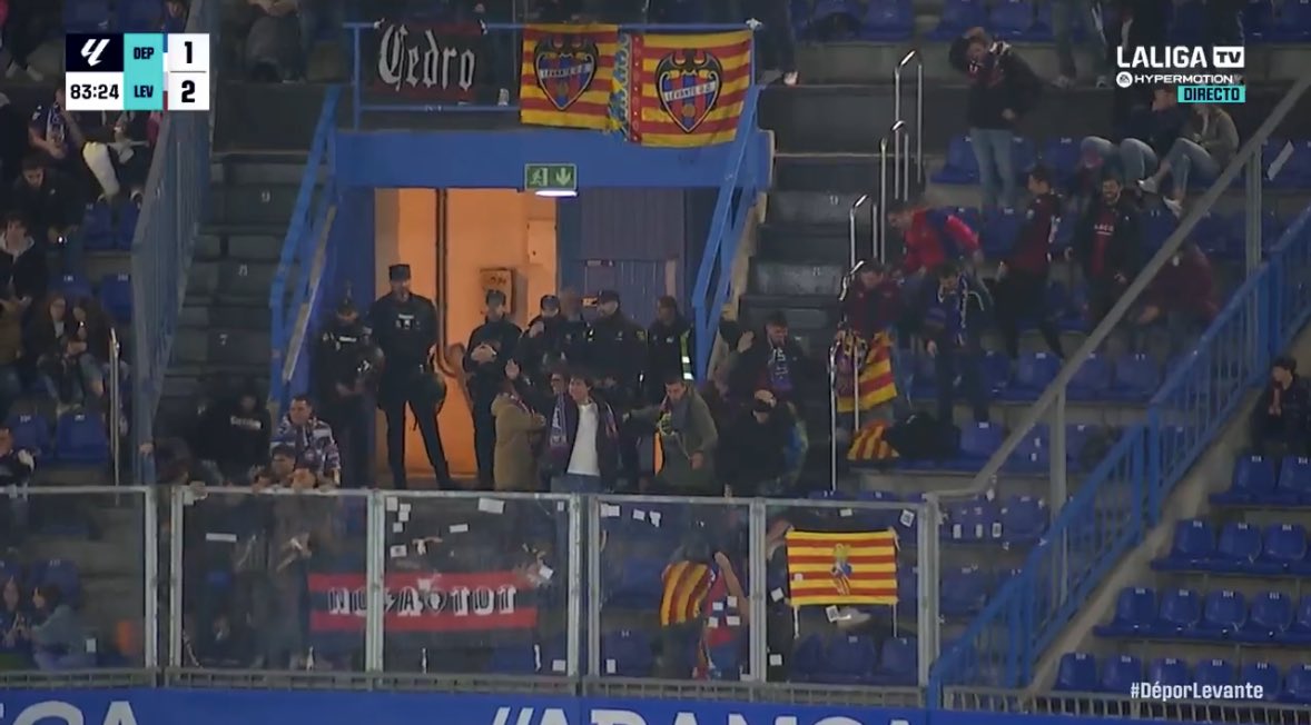 A 950km de casa, la afición del <a href="/LevanteUD/">Levante UD</a> presente en Riazor.