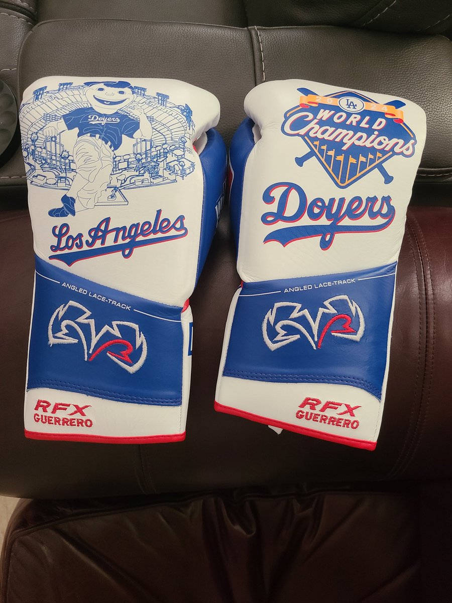 Andrés Alvarado (@aalvarado1983) on Twitter photo This is the only pair of Los Angeles "Doyers" customized boxing gloves in the world! Thanks to my great friend Russ Anber of <a href="/rivalboxinggear/">Rival Boxing Gear</a> !! I absolutely love it! #LosDoyers This is the only pair of Los Angeles "Doyers" customized boxing gloves in the world! Thanks to my great friend Russ Anber of <a href="/rivalboxinggear/">Rival Boxing Gear</a> !! I absolutely love it! #LosDoyers