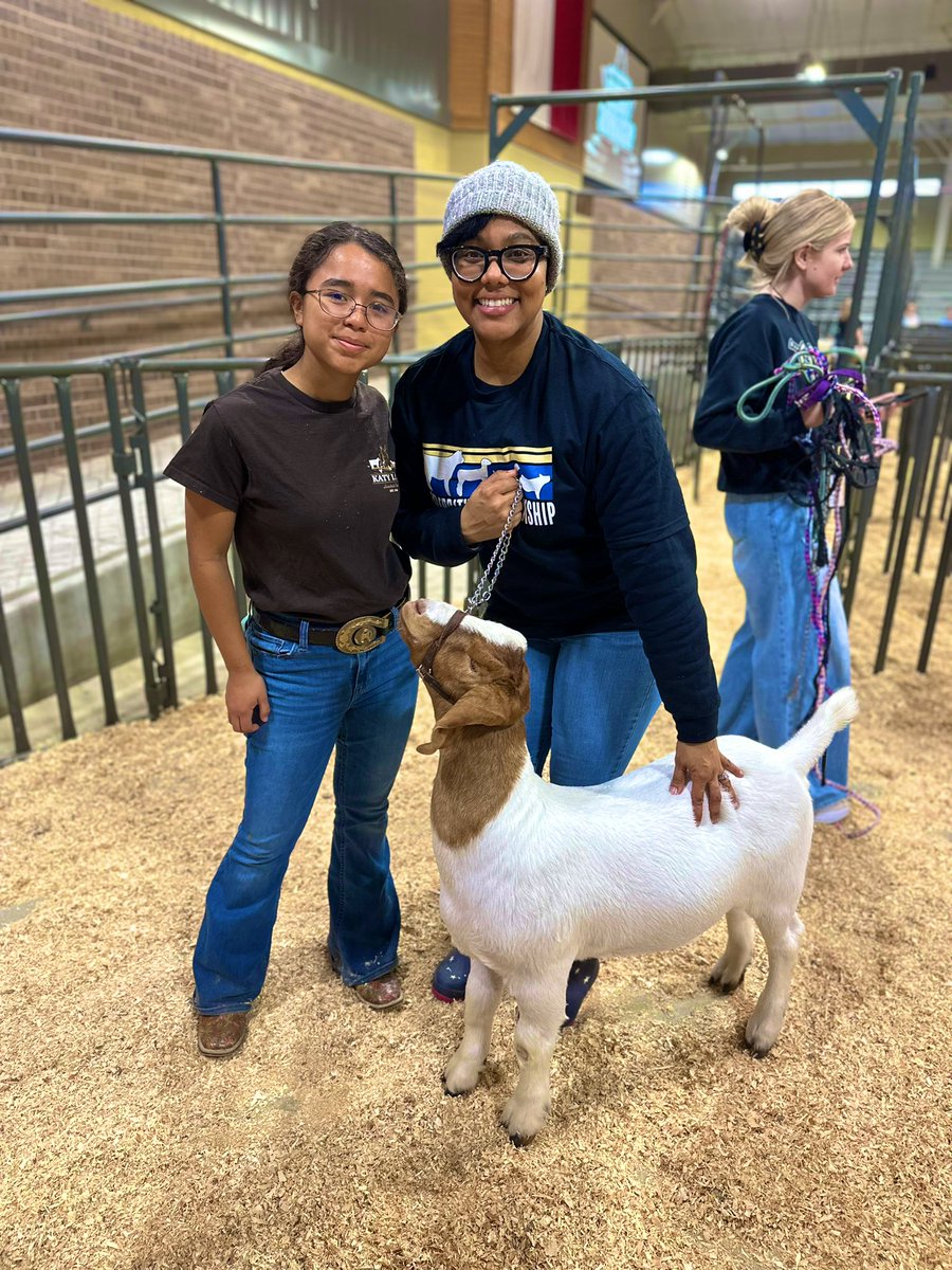 AP_Montanez's tweet photo. So today was an experience!  I was asked to show a goat!  All I could say was OMG me 👀🤯! This sweetheart trusted me with little Rootbeer!  We didn’t win Grand Champion but this is definitely a win and a honor in my book!  #THSAPLife❤️ https://t.co/ulRrN9EsNY