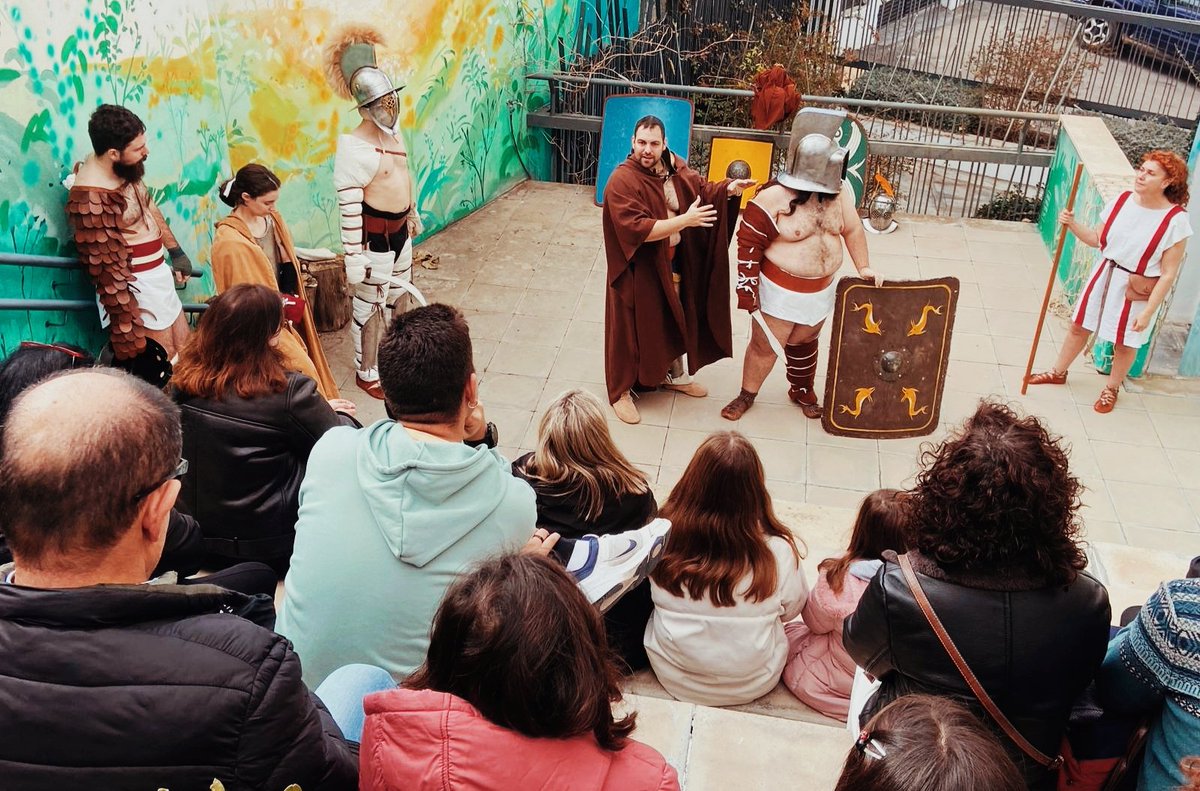 ⚔️Hoy nuestro "Ludus Salaria" ha estado en el centro "Paleomagina" de Bedmar realizando una charla y exhibición sobre gladiadores en la antigua Roma.

#gruporecreacionhistorica #ludussalaria #gladiadores #gladiators #educacion #historia