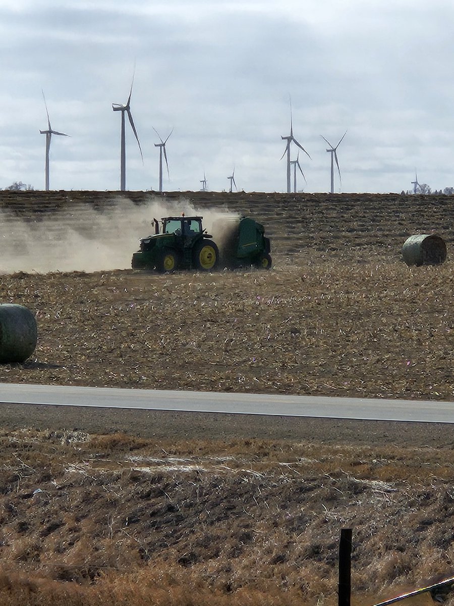 MonetaRoyalty's tweet image. Jan 25, 2025

We are baling stalks. 
Fats are worth infinity.
DJT is president.
Life is good.