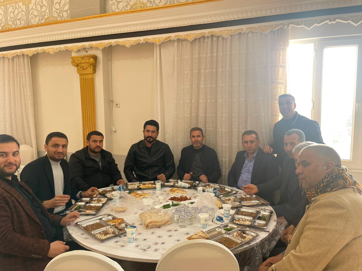 aksiverek's tweet photo. İlçe Başkanımız Cengiz Özeyranoğlu ve yönetimimiz, yönetimimizden Serdar Yılmaz'ın yiğenin düğün mevlüdüne katılım sağladık. 
Peygamber Efendimiz'in sünnetini gerçekleştirmek üzere yola çıkan gençlerimize bir ömür mutluluklar dileriz.
@RTErdogan 
@erkankandemir 
@Akparti 
@akpartiurfa 
@ProfDrDusak 
@milhamigunbegi 
@SbrKnk 
@AvFrtgl 
@Cengizozeyran82 
@selahattin0773