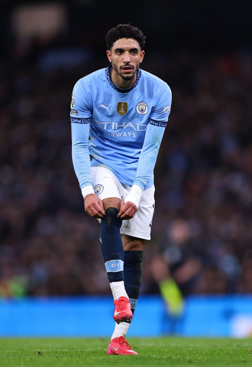 ErlingRoIe's tweet photo. He looks so PERFECT in Manchester City blue https://t.co/8300Y0GyaO