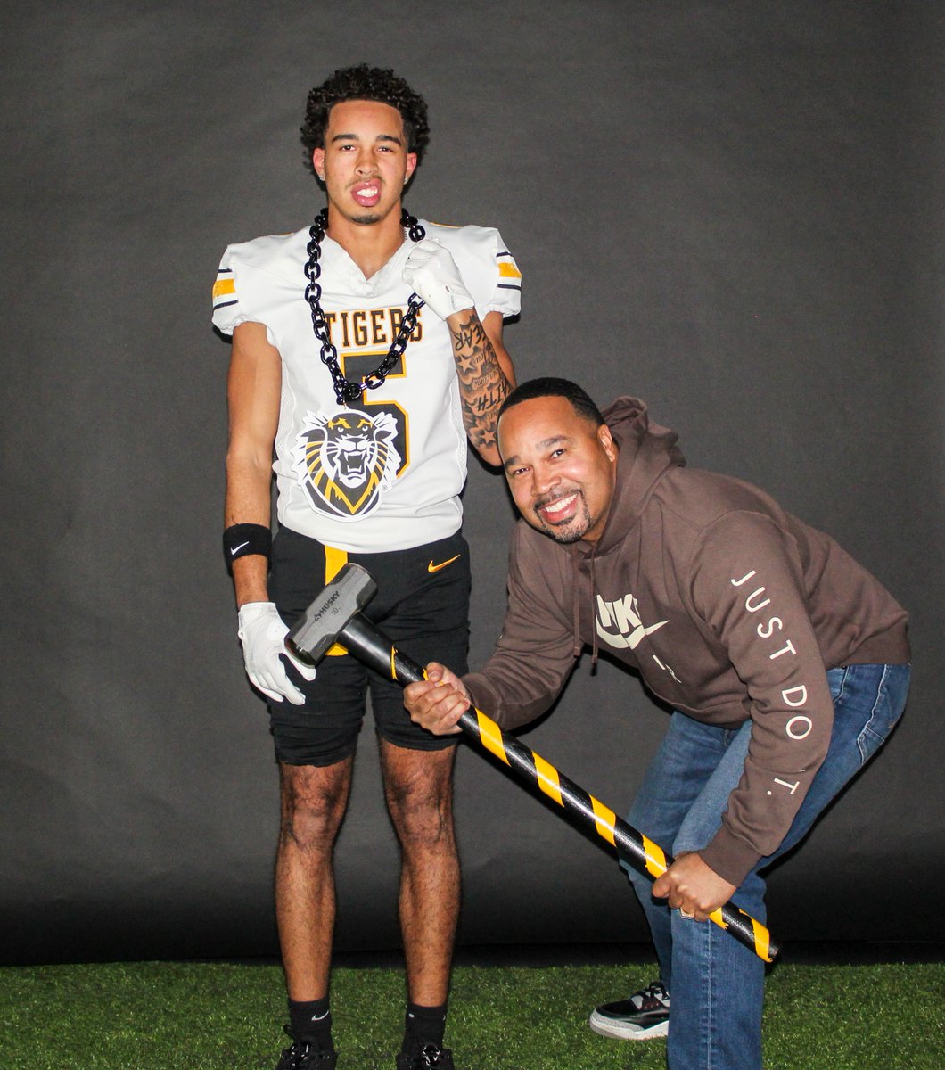 Trey Foster (@fos_trey05) on Twitter photo Thank God for my journey and the opportunity to play this game! I’m excited to announce I will be continuing my football journey at <a href="/FHSUFootball/">FHSU Football</a> Big thanks to my family, trainers and Al McCray. #Committed #DefendTheFort <a href="/HCFHSUFB/">Coach Brown 🐯🏈</a> <a href="/coachrossFHSU/">Tom Ross</a> <a href="/WFFootballTeam/">WF Football Boosters</a> <a href="/WFCoachCampbell/">Steve Campbell</a> Thank God for my journey and the opportunity to play this game! I’m excited to announce I will be continuing my football journey at <a href="/FHSUFootball/">FHSU Football</a> Big thanks to my family, trainers and Al McCray. #Committed #DefendTheFort <a href="/HCFHSUFB/">Coach Brown 🐯🏈</a> <a href="/coachrossFHSU/">Tom Ross</a> <a href="/WFFootballTeam/">WF Football Boosters</a> <a href="/WFCoachCampbell/">Steve Campbell</a>