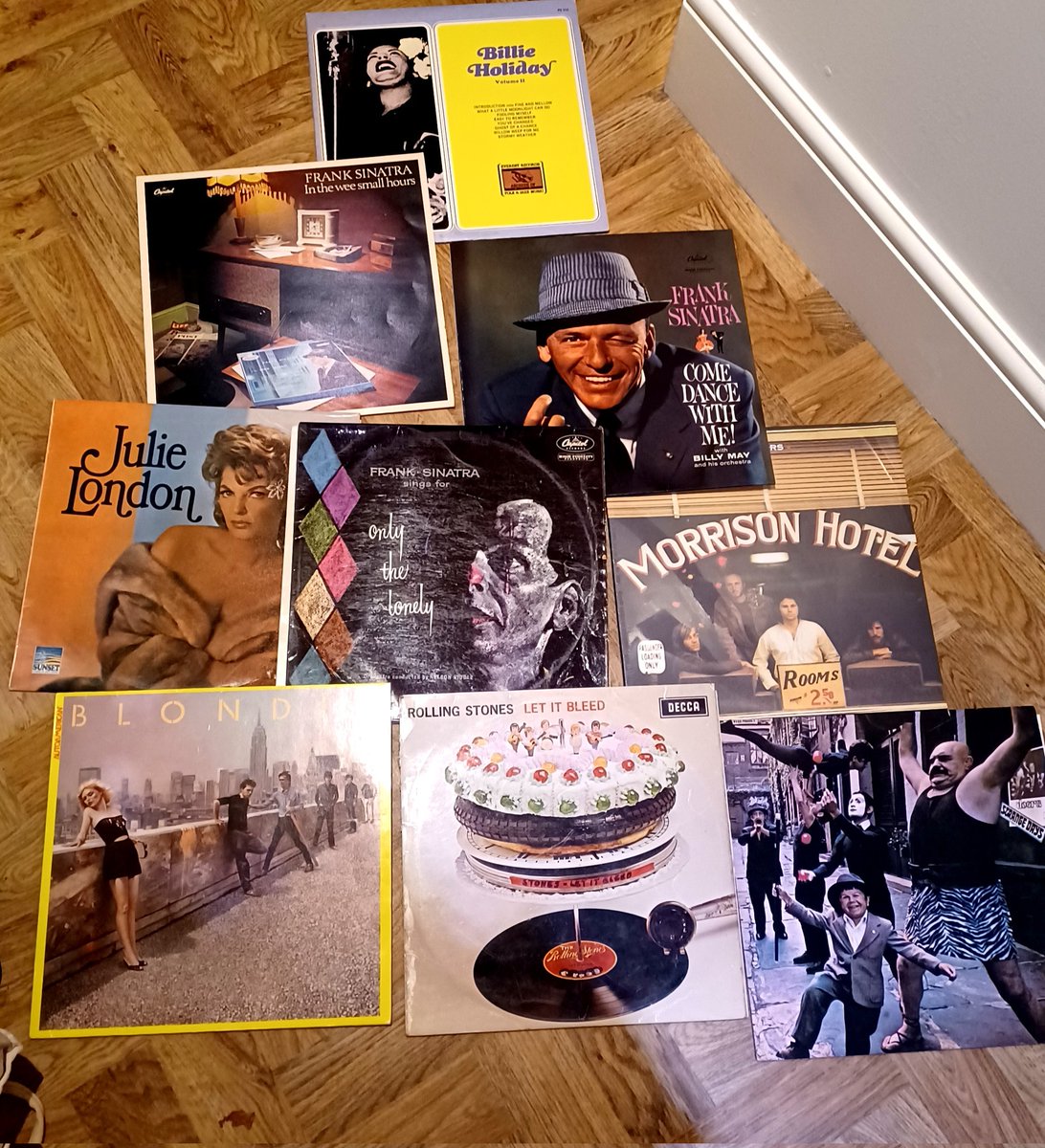 The second-hand gods did smile upon me today...and I wasn't going to leave any of these behind
#vinyl #records #vinyllover #saturdaythoughts