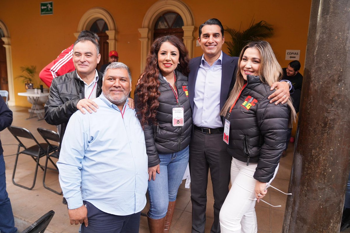 FroylanGamezG's tweet photo. Tuve una mañana muy productiva, acompañado de un buen "Café con Sabor a Grilla”, donde platiqué con Enid López, Marisela Valenzuela y José Manuel Castañeda. 

Dialogamos sobre temas de educación en pro de las niñas, niños y jóvenes de nuestro estado, con el compromiso de seguir impulsando acciones que fortalezcan su desarrollo.