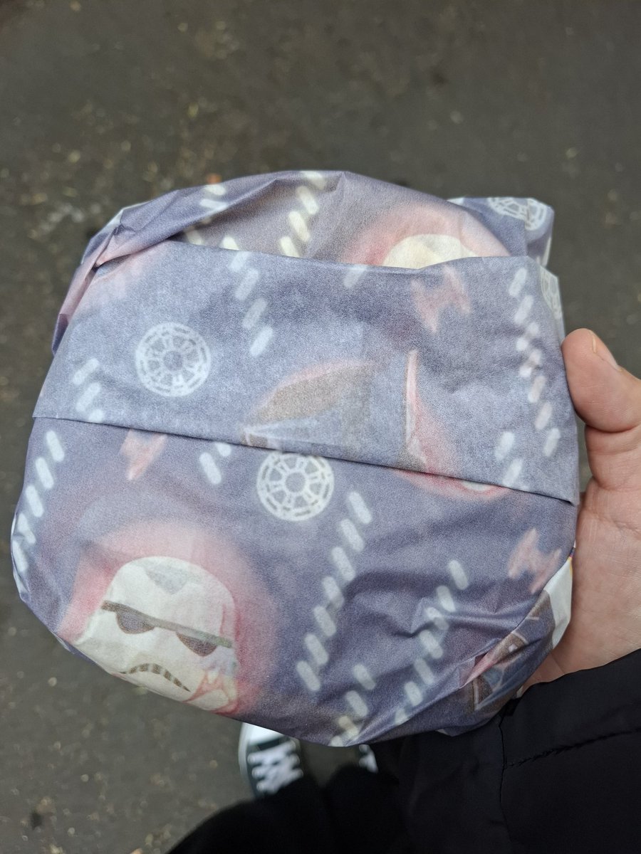 roxxmik's tweet photo. Me dieron mis tortillas en papel de Star Wars

Excelente servicio ⭐️⭐️⭐️⭐️⭐️ https://t.co/JmUTFLhVWv