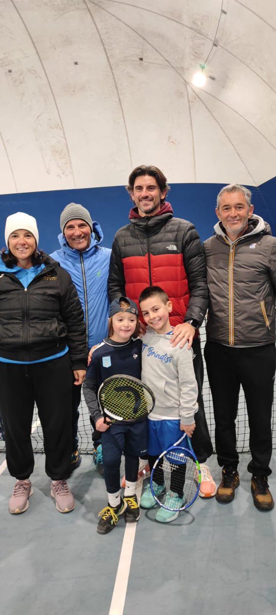 CTLecce's tweet photo. Il Maestro Emanuele Conte con il nostro Mauro Davide, secondo classificato al raduno regionale CAP nella categoria Under 9.
#Tennis #TennisLife #Lecce #CTLecce #CircoloTennisLecce #CTLeccePeople #CTLecceLife #TennisPassion #TennisPlayer #TennisCoach #LecceTennis #SalentoTennis https://t.co/dyyc3hDBl4