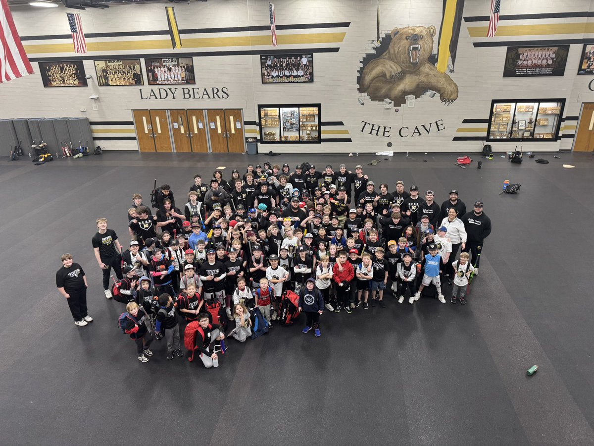 The Mt. Juliet Golden Bears Baseball Team had their annual Winter Kids Camp last night! The team got to meet so many kids from the community. We can't believe the talent these kids have! Also,  a big thank you to 615 Sports for sponsoring our t-shirt giveaway!