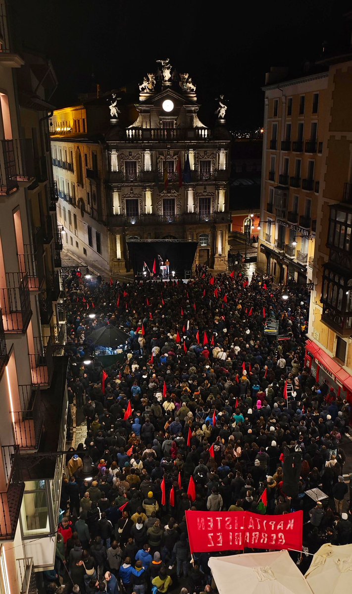 🚩Gaur Euskal Herriko milaka gazte mobilizatu gara gerraren eta faxismoaren aurka Bilbon eta Iruñean.

Oligarkiaren agenda erreakzionarioak gerra, austeritatea eta faxismoa dakar. Estatu Sozialista eraiki eta langileon batasuna antolatu behar dugu. 

GAZTE LANGILEOK LEHEN LERRORA