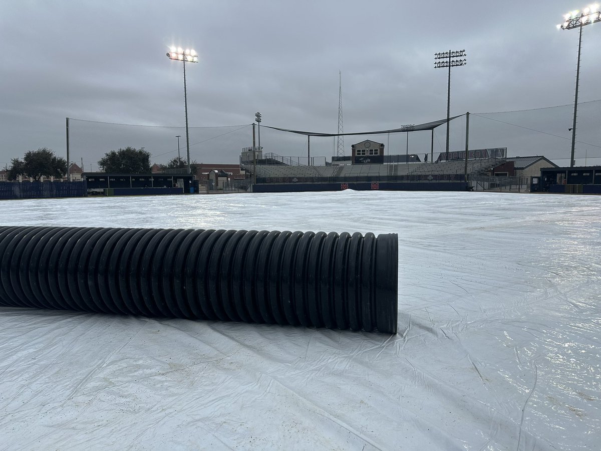 ManvelBaseball's tweet image. First tarp of the year!! #Groundscrew