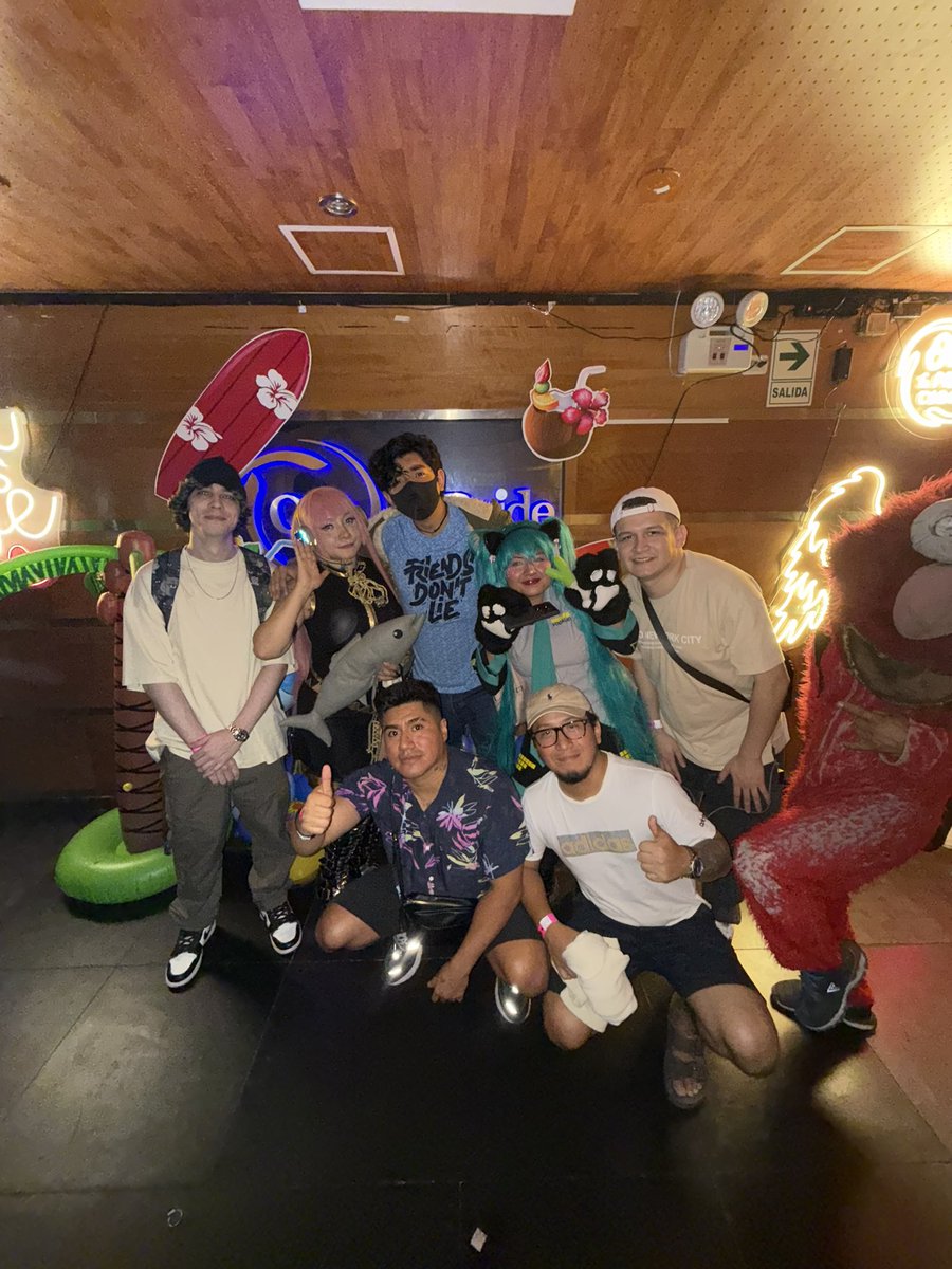 RampageNH's tweet photo. Ayer termine en una fiesta Otaku, GOD https://t.co/gtb6nEEiXq