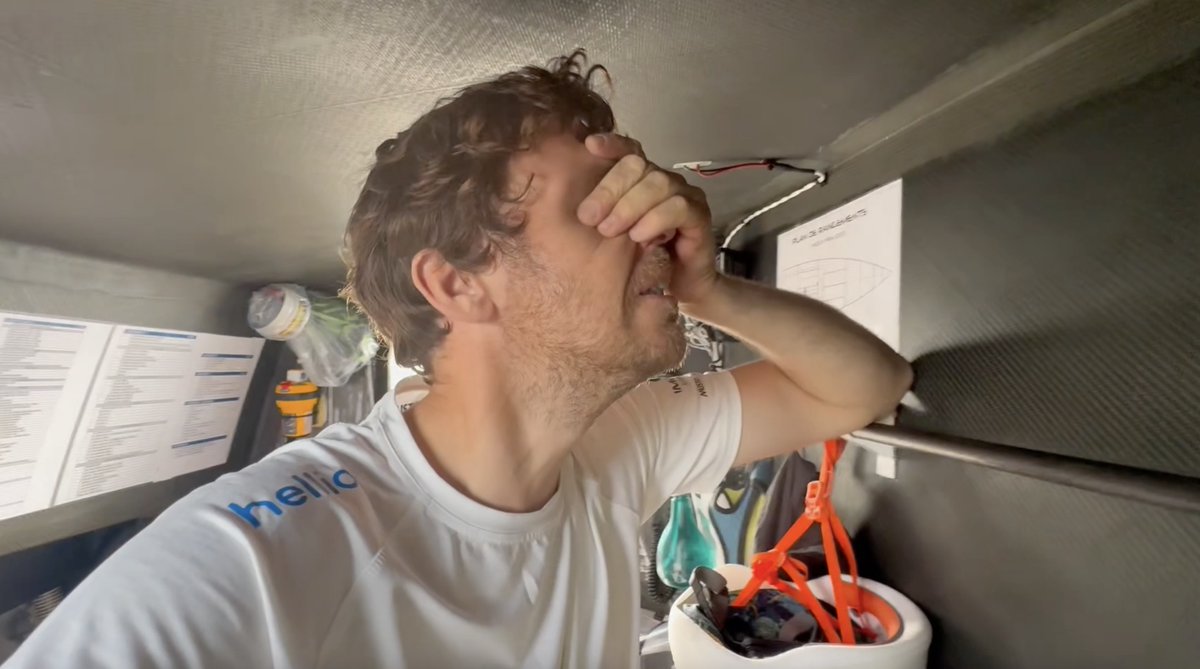 Journée de bricoles à bord de Lazare. Tanguy a effectué les réparations en un temps record, ça lui a valu quelques milles de perdus mais le voilà reparti vers les Sables d’Olonne. On le sait fatigué mais on sait aussi qu’il ne LACHERA RIEN pour Lazare ! 

youtu.be/C4-gJSvoNZY