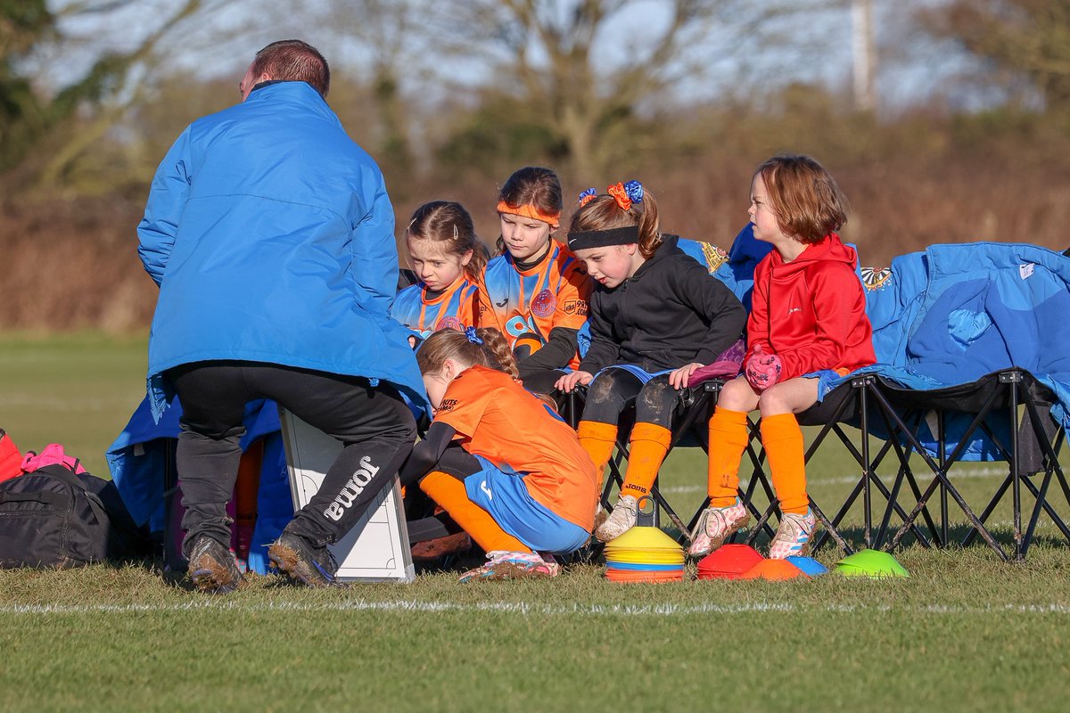 aylsham_fc's tweet photo. 💙🧡A fantastic game today for the U8 Bluebirds. Looks like you all worked really hard as a team. 👏👏
Thanks to @shayporteruk for taking these amazing photos of the match 📸🧡💙 https://t.co/mtBTqtkzSG