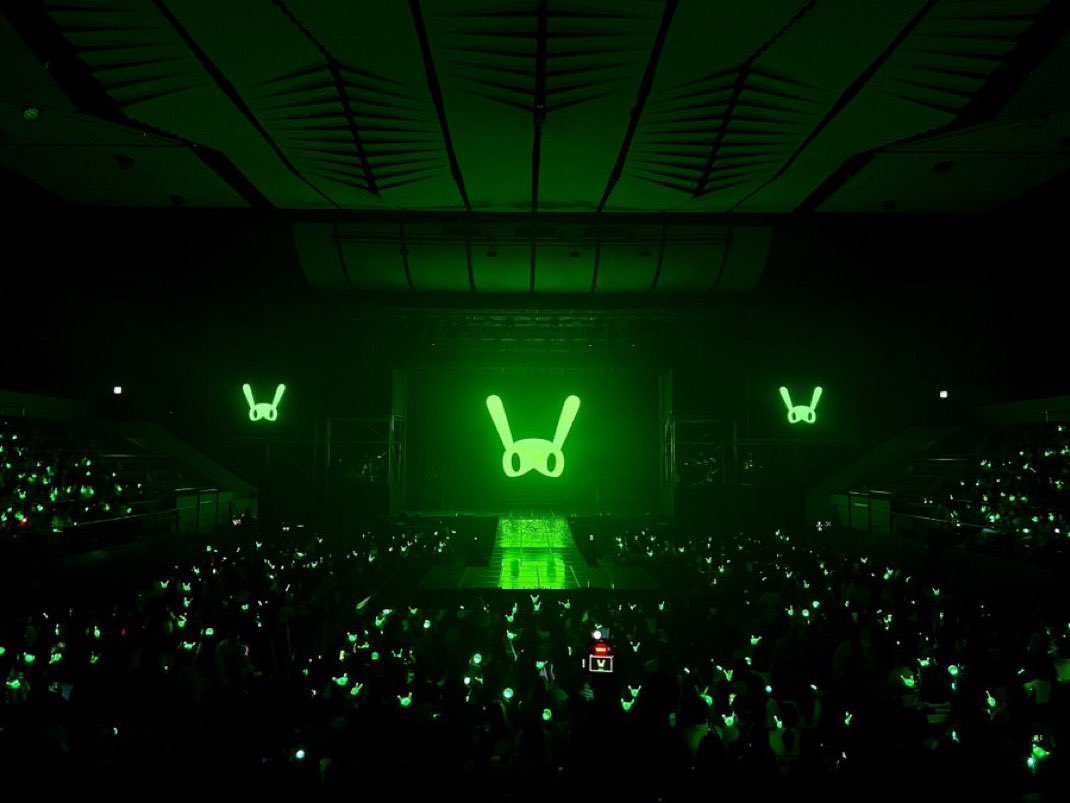 mangoarchives's tweet photo. surrounded by a sea of green,,,, 
b.a.p. you are so loved 💚 https://t.co/7sAxfHsXvH