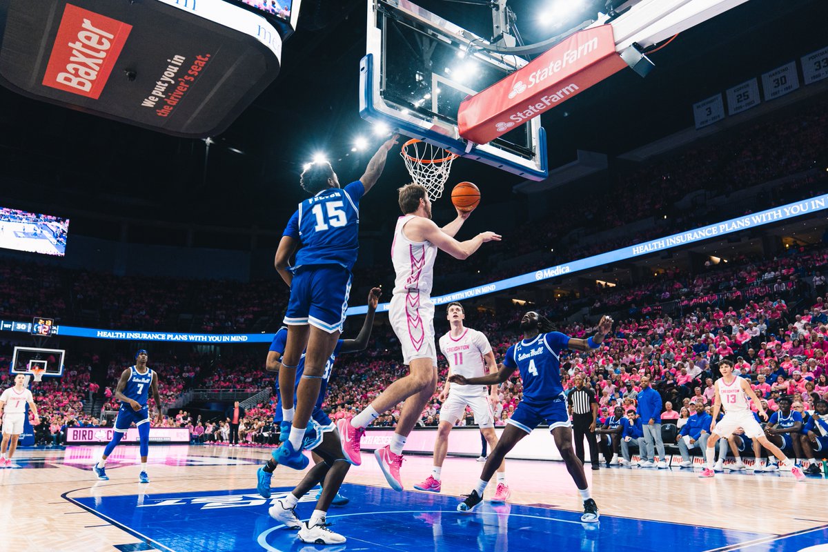 Isaac Traudt with 10 points today on 4-4 from the field 🙌

Creighton 64, Seton Hall 46

#GoJays x <a href="/ittraudt/">Isaac Traudt</a>