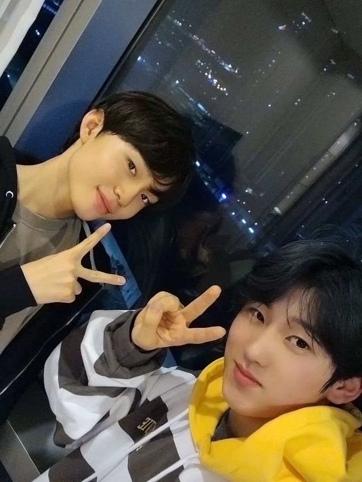 dwaehoon's tweet photo. they met, debuted together, and now they’re forever bonded ❤️‍🩹 https://t.co/yNvRbbRW1o