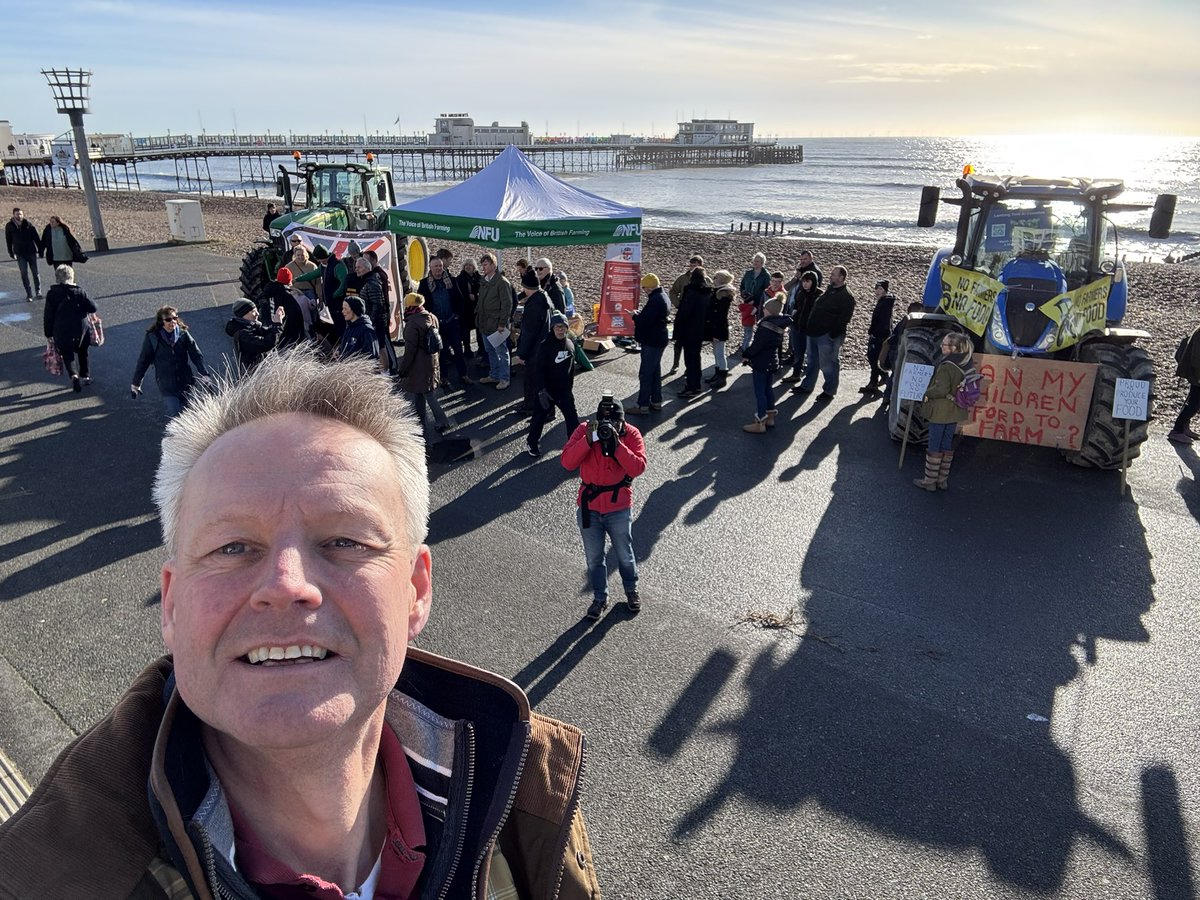 DavidatWestons's tweet photo. Day Of Unity #Family FarmTax 
What a great day it’s been! People, politicians, posters, positivity https://t.co/Zxd431omRK