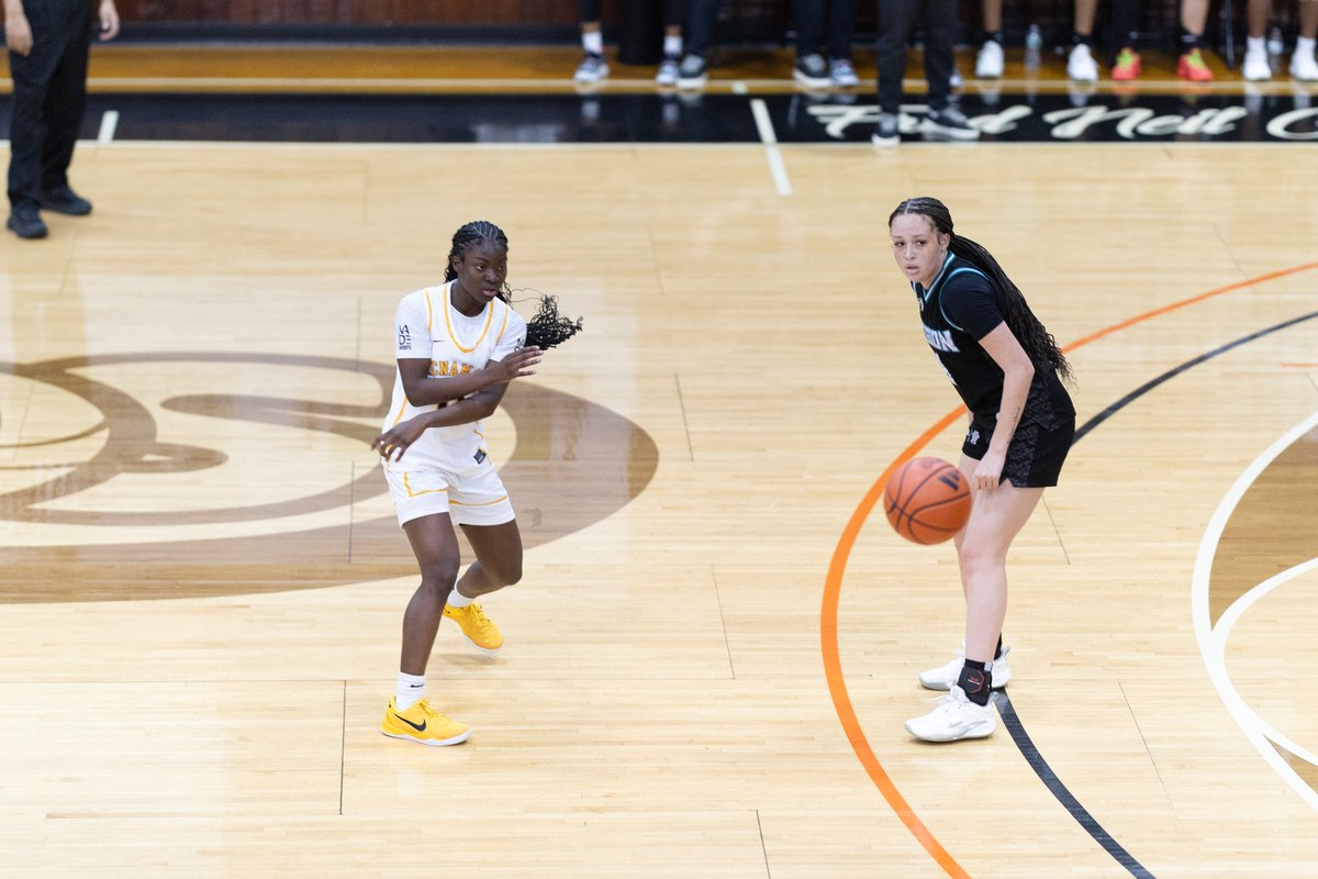 MeccaShowcase's tweet image. With a 67-39 final score, @BMacLadyHoops defeats @LegionGHoops here at the 2025 #MeccaShowcase.