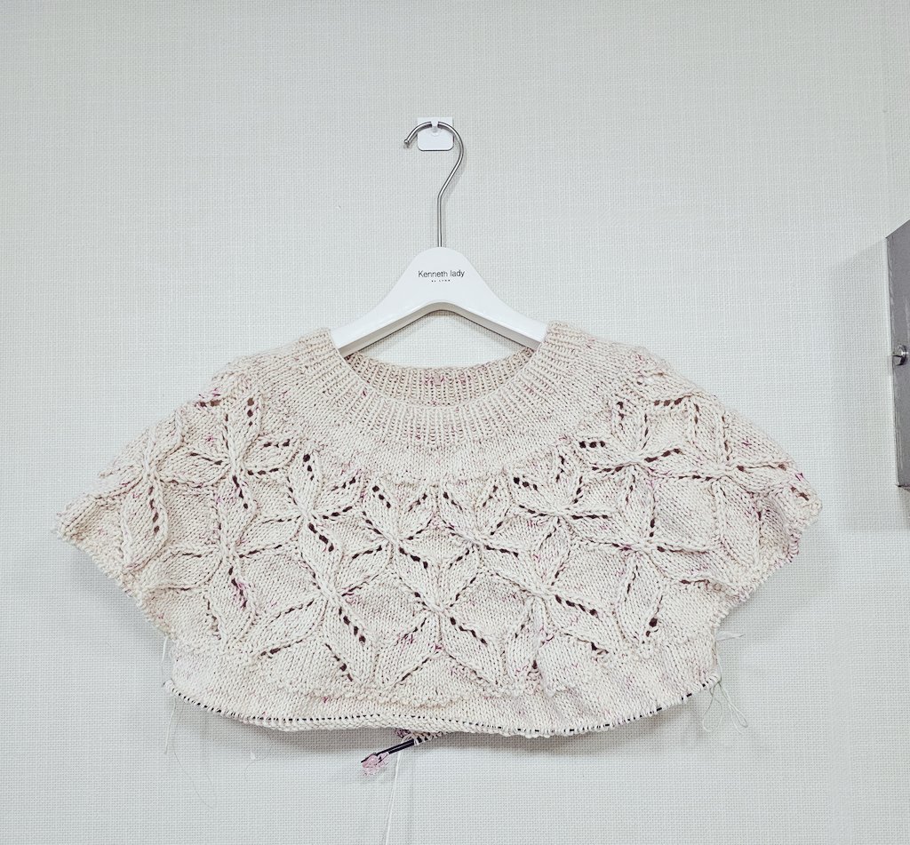 요즘 뜨는 옷
소소리바람 풀오버 테스트니팅 중!