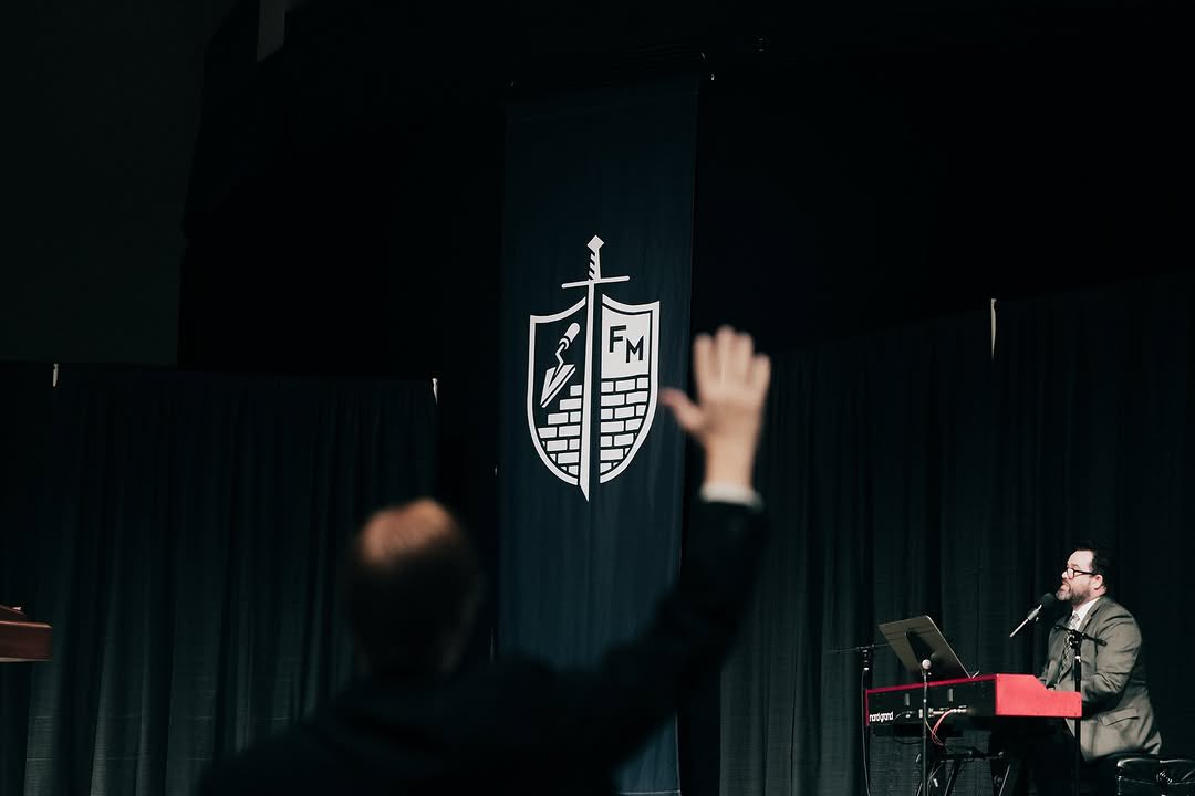 johnwmartin's tweet photo. Grateful to serve alongside faithful friends at #Founders25 this week. Refreshed and encouraged. Thank you @FoundersMin @tomascol @VoddieBaucham #manyourpost https://t.co/igSeZBsPlp