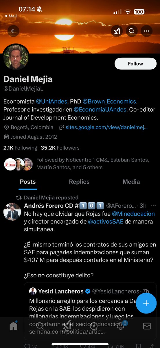 SebasRodriguezT's tweet photo. @DanielMejiaL Imagina tener una carrera como la que presume Daniel y no saberte el código básico de movilidad de tu país. https://t.co/aBwYZbs1cr