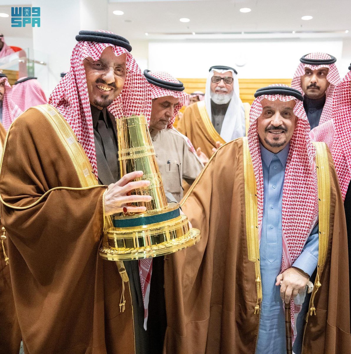 HRHMBNSALMAAN's tweet photo. تحت رعاية #خادم_الحرمين_الشريفين ونيابةً عن سمو #ولي_العهد..
أمير منطقة الرياض يحضر الحفل السنوي الكبير على كأس المؤسس الملك عبدالعزيز وكأسي خادم الحرمين الشريفين للخيل.

https://t.co/jxdqQPxhxW https://t.co/KyaGF5i2Pg