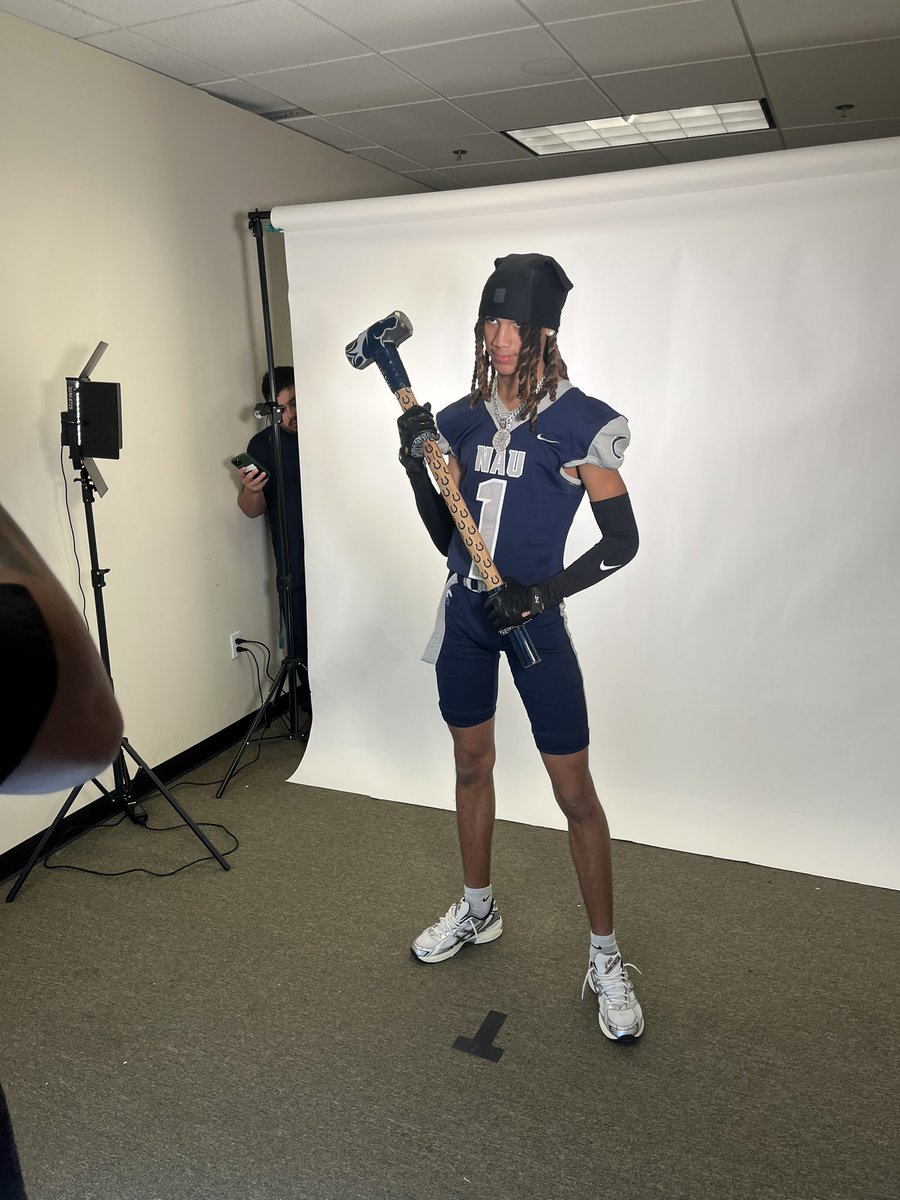 Ravawn_c's tweet photo. Had an amazing time on my official visit at @NAU_FB thank you @EJValentine1911 and @CoachjakeNAU as well as the rest of the staff for the hospitality. 
@PaetowFootball @coachdhicks @CoachLDS https://t.co/d0HTgRf6kc