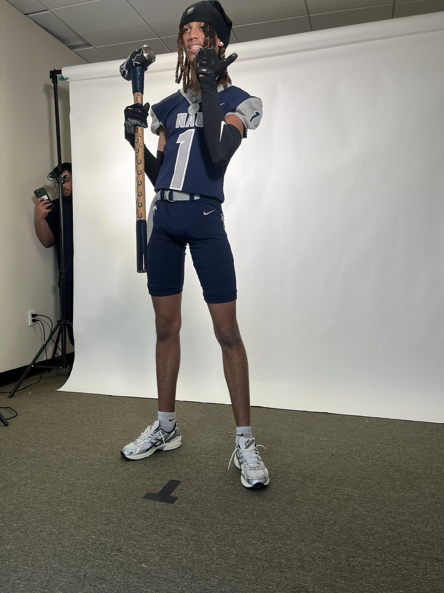 Ravawn_c's tweet photo. Had an amazing time on my official visit at @NAU_FB thank you @EJValentine1911 and @CoachjakeNAU as well as the rest of the staff for the hospitality. 
@PaetowFootball @coachdhicks @CoachLDS https://t.co/d0HTgRf6kc