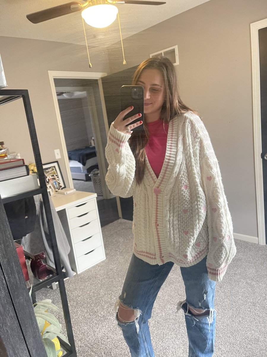 g_quick3's tweet image. she’s here and soooo pretty 💘💘 @taylornation13