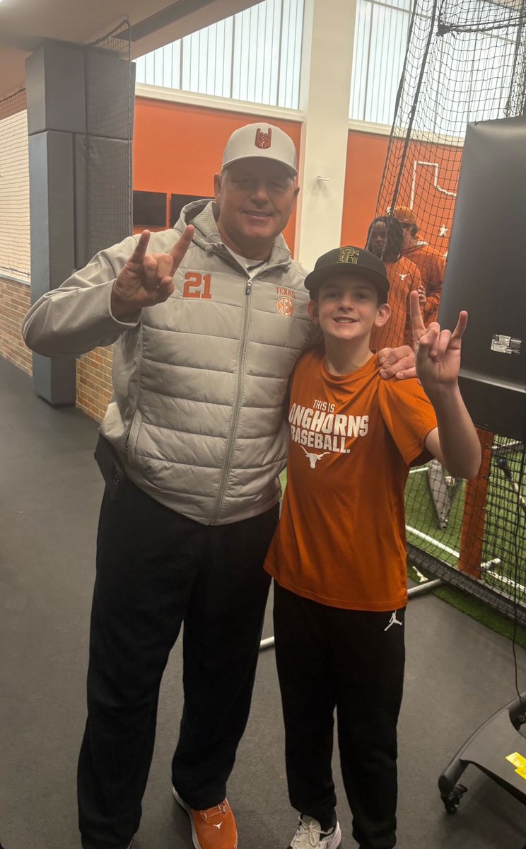 Meeting Rocket <a href="/rogerclemens/">Roger Clemens</a> when Texas played LSU while we were there and now 7 yrs later listening and learning from the GOAT at practice at our new home with the Longhorns. Hook em 🤘🏼
<a href="/ncain39/">Nolan Cain</a>