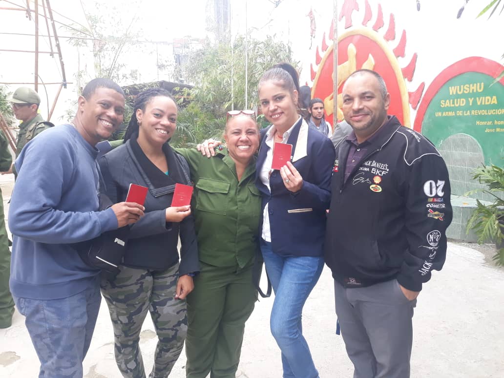 En la clausura del Ejercicio Nacional de la defensa recibieron nuevos miembros el carne que los acredita como militantes del Partido Comunista de Cuba. #ConLaFuerzaDelaUnidad #PuebloUniformado #Bastion2024 #LaHabanaViveEnMí