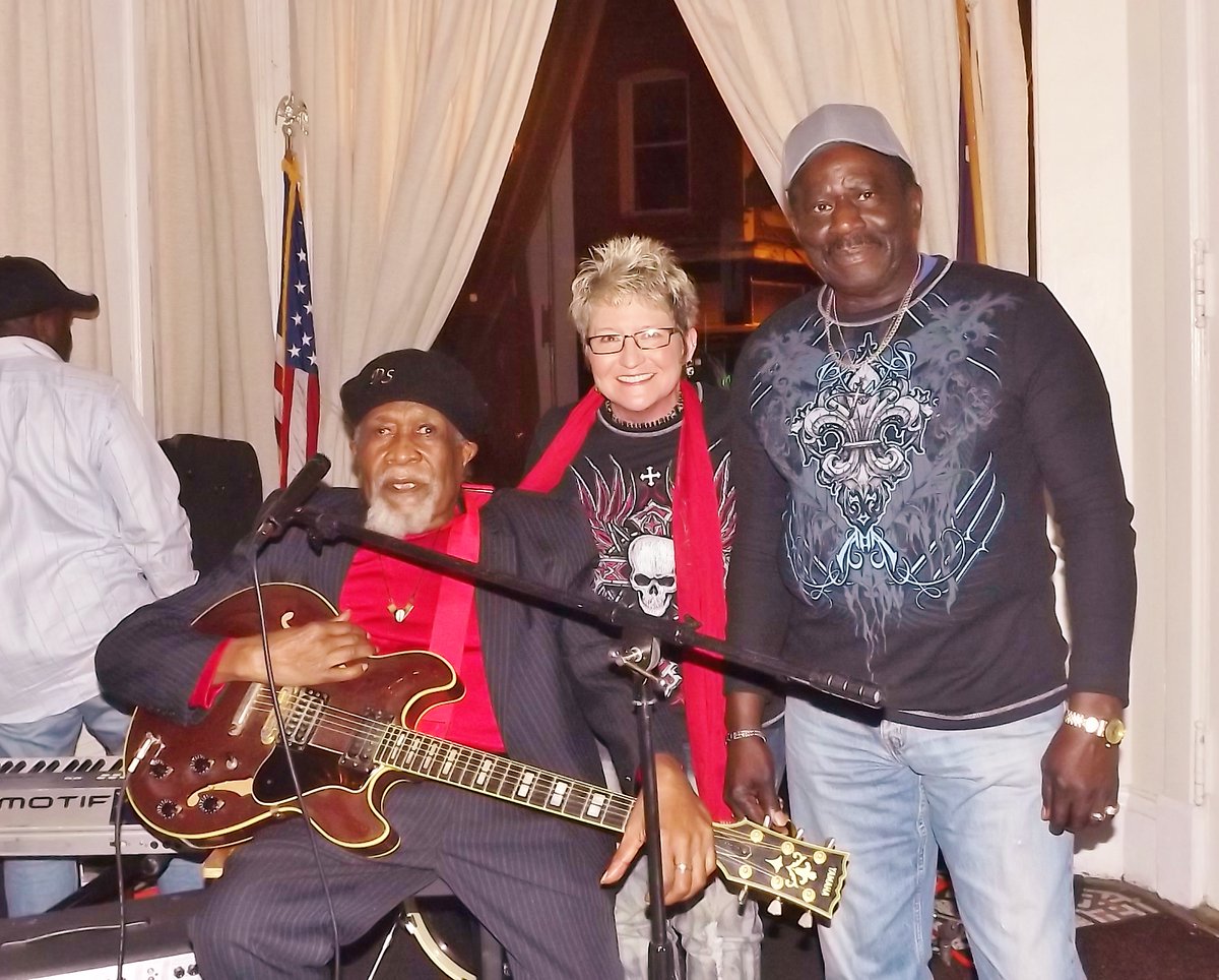 CassieJFox's tweet photo. 🔥📸🎤🎼Happy Upcoming 92ndBirthday on January 28th 2025 to South Carolina's Blues Doctor" Drink Small #TBT Sept 12 2013~CazFox Media
#CassieJFoxPhotos #CazFoxMedia #DrinkSmall #2ndThursdayBluesSeries #ChesterSC 🎂🍰🎉🪅🥳#TheBluesDoctor #LivingLegend