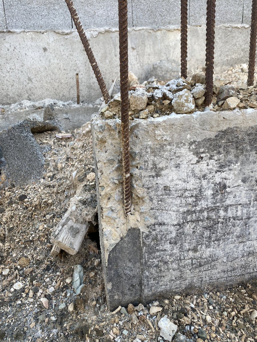 Al_ua056's tweet photo. جميع الاعمال السابقة تم تنفيذها بطريقة عشوائية وتم دفن الارض بتراب الارض الغير صالح لدفان لا حول ولا قوة الا بالله https://t.co/pC6QX0uayE
