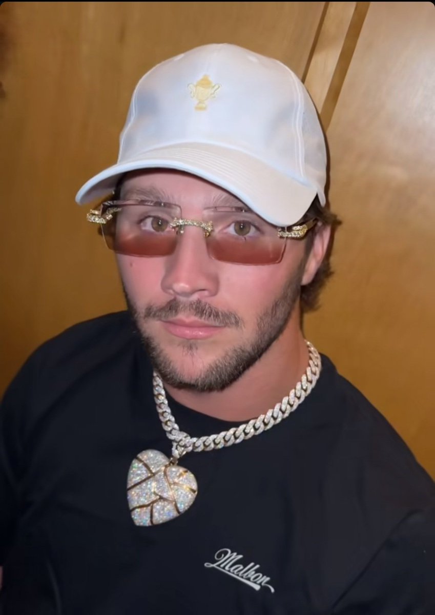 MarceloCartaxo2's tweet photo. He's drip is also immaculate. https://t.co/fT5sfC8ul1