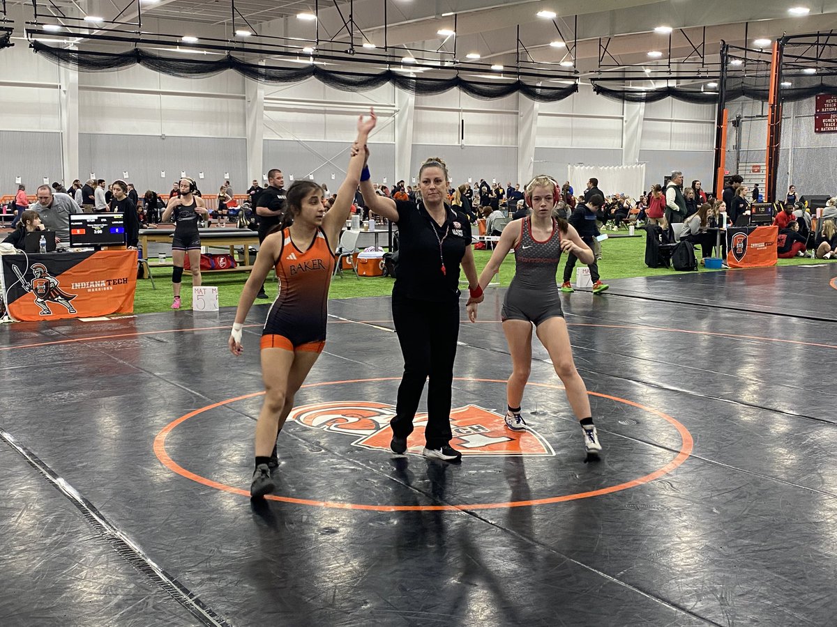 BakerWomensWR's tweet photo. WARRIOR OPEN: Junior Zoe Shariq with a 1st period throw & fall.
#BakerTough ⬛️🟧 https://t.co/QbVH5155W2