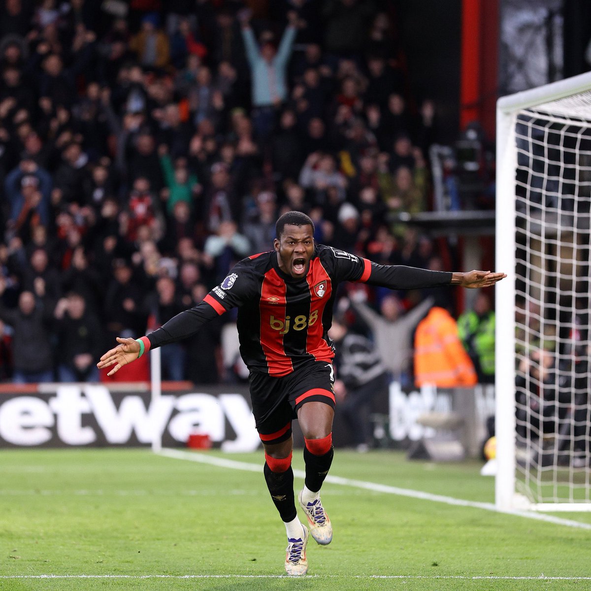 DangoOuattara's tweet photo. 𝗪𝗵𝗮𝘁 𝗮 𝘀𝗽3️⃣𝗰𝗶𝗮𝗹 𝗱𝗮𝘆 ! 

It’s an amazing feeling to score my first hat-trick in the Premier League and especially at home. 😍🙌🏾

Another great 3 points, hungry for more. Come on lads ! 🍒💪🏾 @afcbournemouth https://t.co/PrhpaGvzhY