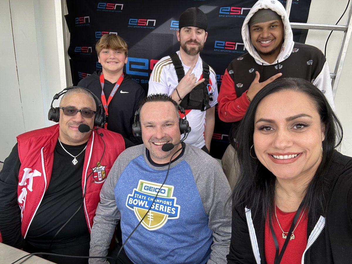 EpicSportsTV's tweet photo. We’re all setup for the 2025 #OffertunityBowl! Join us LIVE from Saguaro HS in Scottsdale!! 🏜️🏈🔥

📺 https://t.co/FSv4r6xks8 https://t.co/avY4uYCPfn
