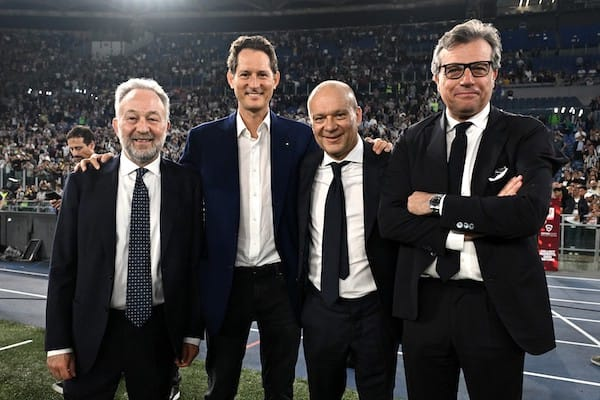 BiggioRef69's tweet photo. Non vorrei essere alla Continassa lunedi quando la nostra dirigenza farà tremare i muri della sede #sonostancocapo #jvtblive https://t.co/PfwbAcCQMN