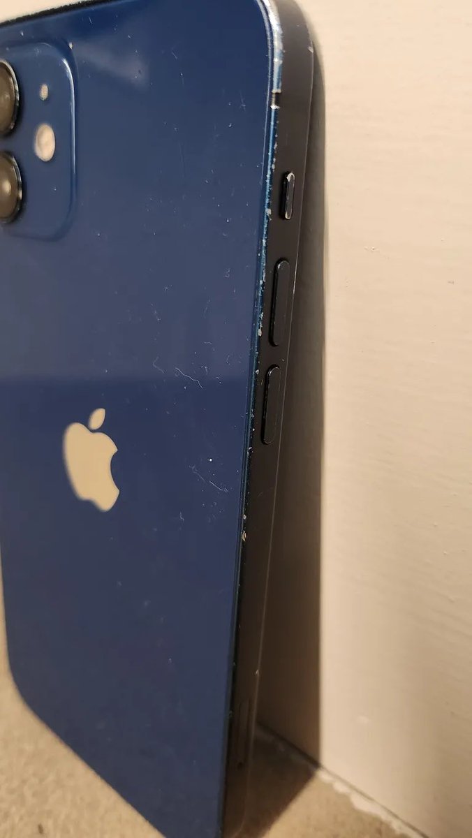 Zada00011000's tweet photo. @Apple @SamsungMobile @Huawei @Xiaomi Can anyone make a phone that actually does work on case less? Why @apple you make the phone so fragile after all!… https://t.co/sfZnU3KhOR