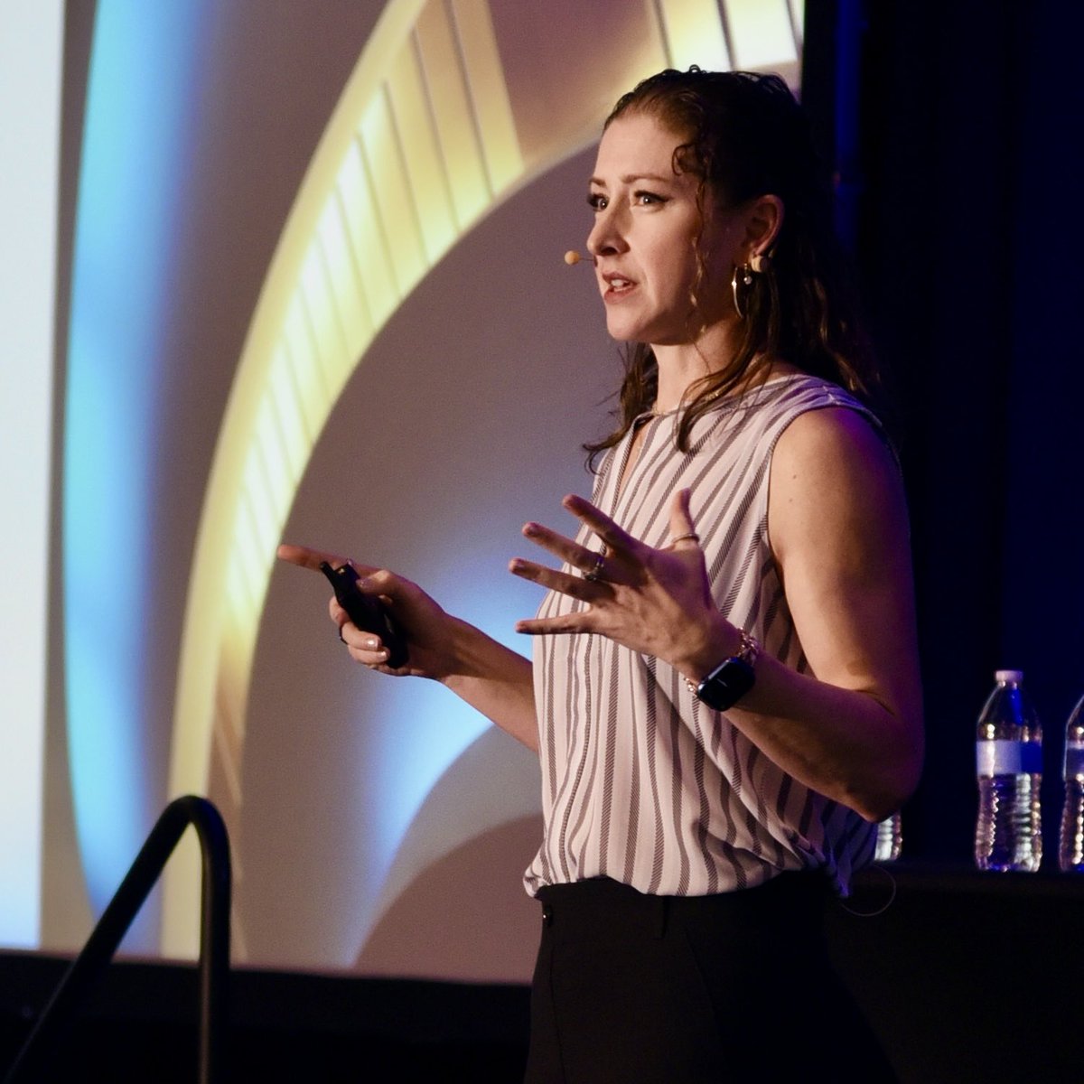 lowcarbusa's tweet photo. Vascular surgeon @lilyej is now delivering a fascinating presentation entitled “Hearts and Minds: Special Issues in Women’s Cardiovascular Health.”
#SMHBoca2025 https://t.co/arsj31TGvv