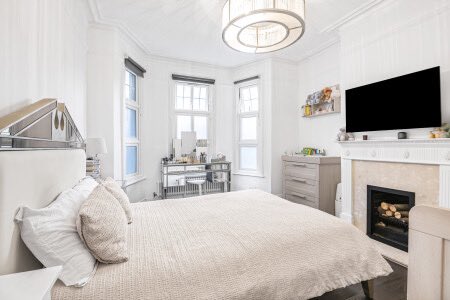 grange_homes's tweet photo. Two bedroom garden flat in Bush Hill Park EN1 has just come into the market for sale 

https://t.co/YFnaE5HBdY https://t.co/XJ4i5SDI2J