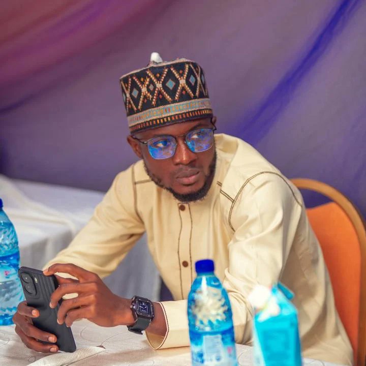 Muteeulahi94's tweet photo. 2019 - 100L Best Student, Dept of Public Admin
2019 - 100L Best Student, Faculty of Admin
2019 - Winner, Intra-Dept Literary and Debating Competition 
2020 - Winner, Chinese Embassy, One of the BEST 50 FIRST CLASS results, Ahmadu Bello University, Zaria
#ABUConvocation #ABUZARIA https://t.co/ejvkgUf9xs