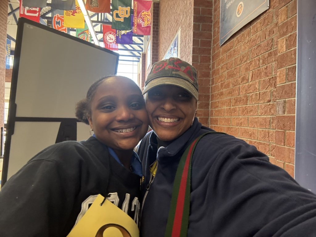 MWilson_PDWMS's tweet image. First 🛑 @FultonCoSchools Spelling Bee to support our @RandolphDolphin champion. 2nd 🛑 HRRB to cheer on our team. 3rd 🛑 Rome, Ga to see @Shorter_WBB &amp;amp; @RhyanEmani play. Tell me a better way to spend your Saturday 🤗🥰
#ProudPrincipal 
#4BelongsToMe