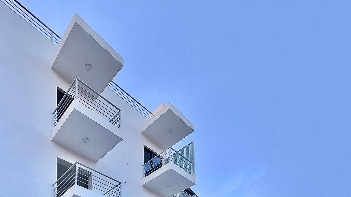 #VisitadeObra
Edificio "La Pimienta".

Edificio de usos mixto, locales comerciales, estacionamiento, 06 departamentos de 75m2 y roof garden en #Chiapas.

1)Vista principal.
2)Detalle de balcones.
3)Vista posterior.
4)Detalle de balcones.

#Arquitectos #Architecture
#REArquitectos