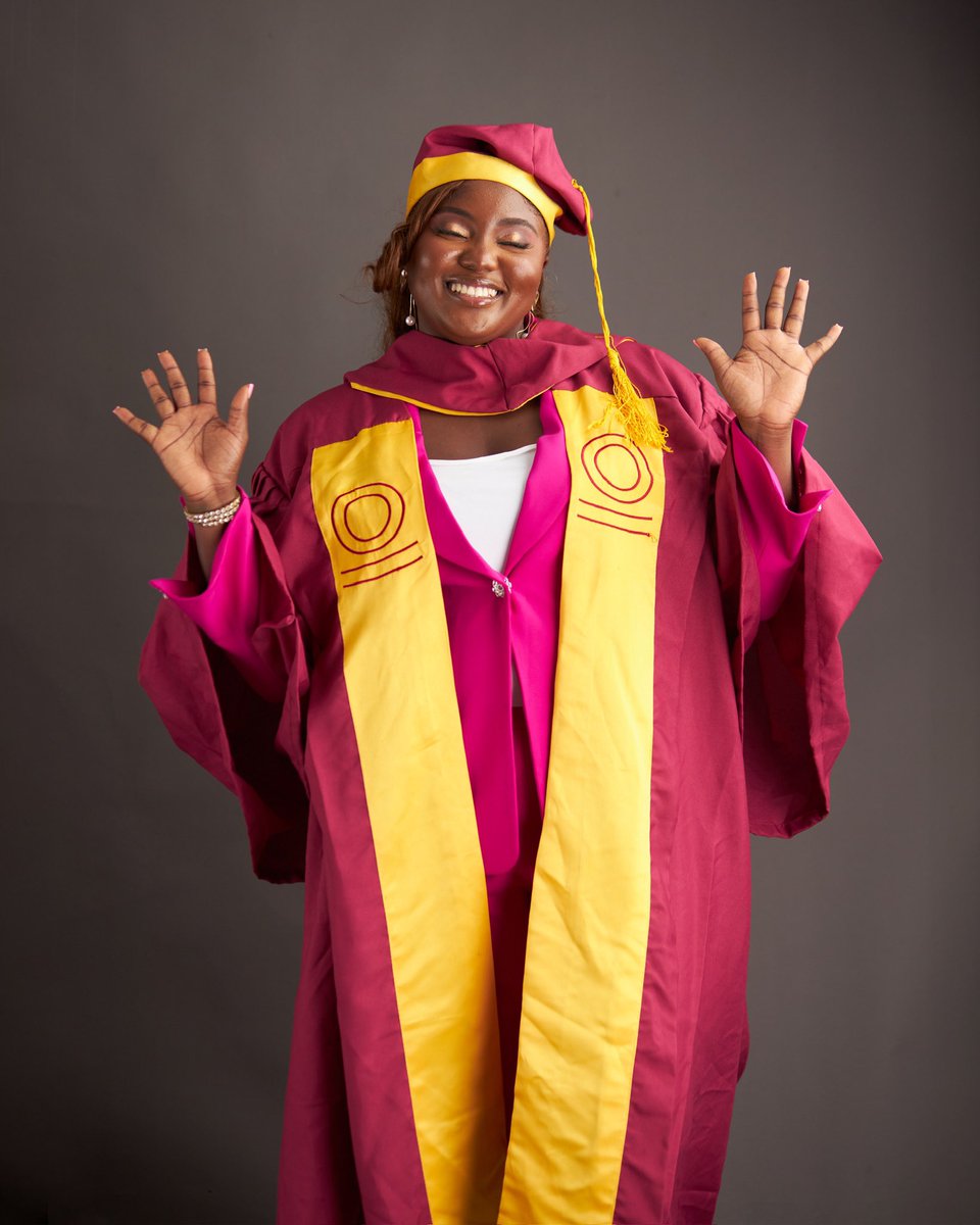 liz_macc's tweet photo. Delay is not denial🥰Wrote jamb 3times🥹,Gained admission into UNILAG,Started my Baking brand)during Covid.Spent 7yrs for a 5yrs course,Now I’m officially A PHYSIOTHERAPIST and the CEO of my brand LIZ_MAC_CAKES🔥Better don’t  give up🙏🏻i’m PT. MACAULAY E.O https://t.co/wnwjGIl4U6