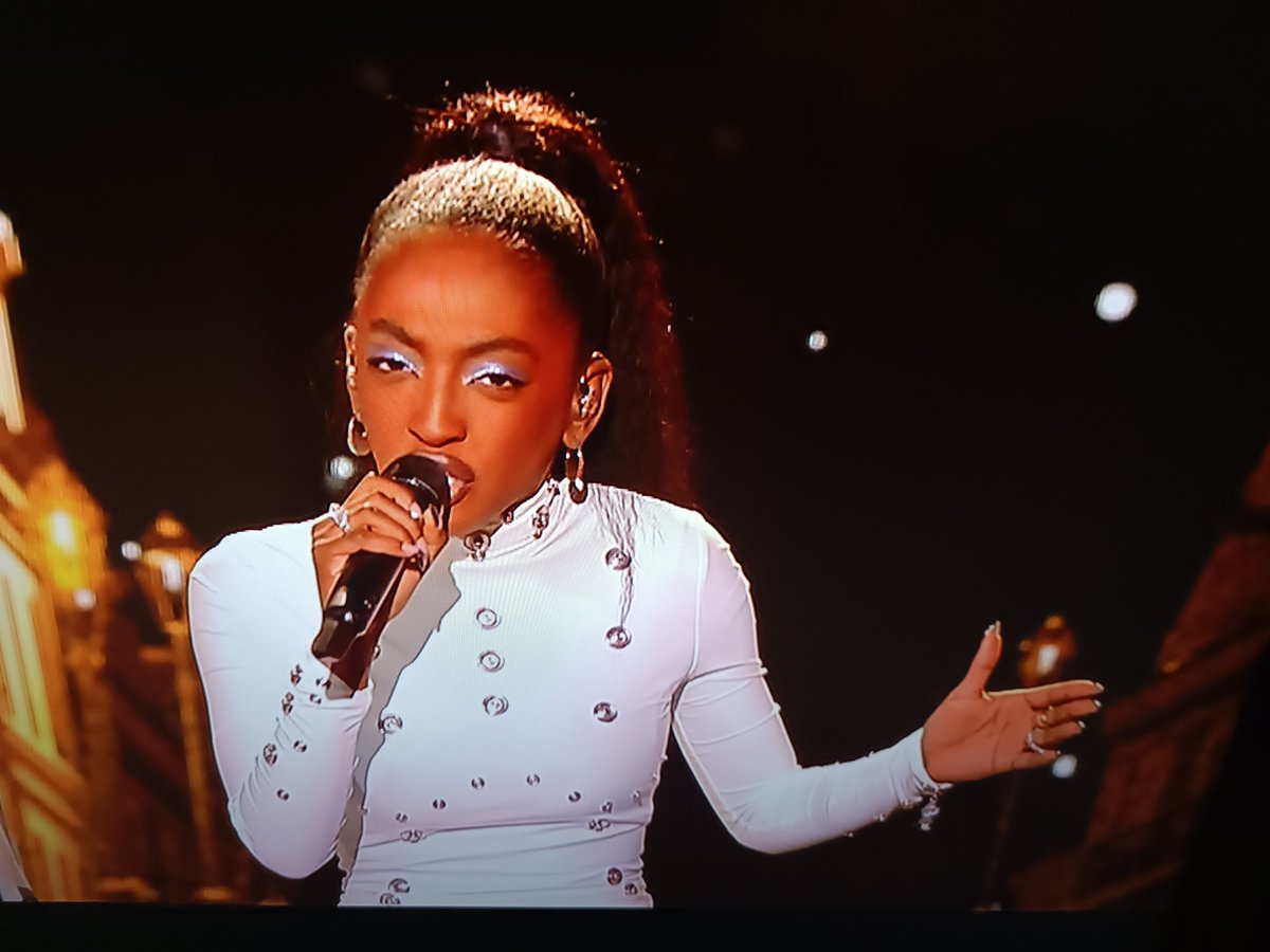 Ce soir, it's for you Ebony ....on vote 1 #StarAcademy