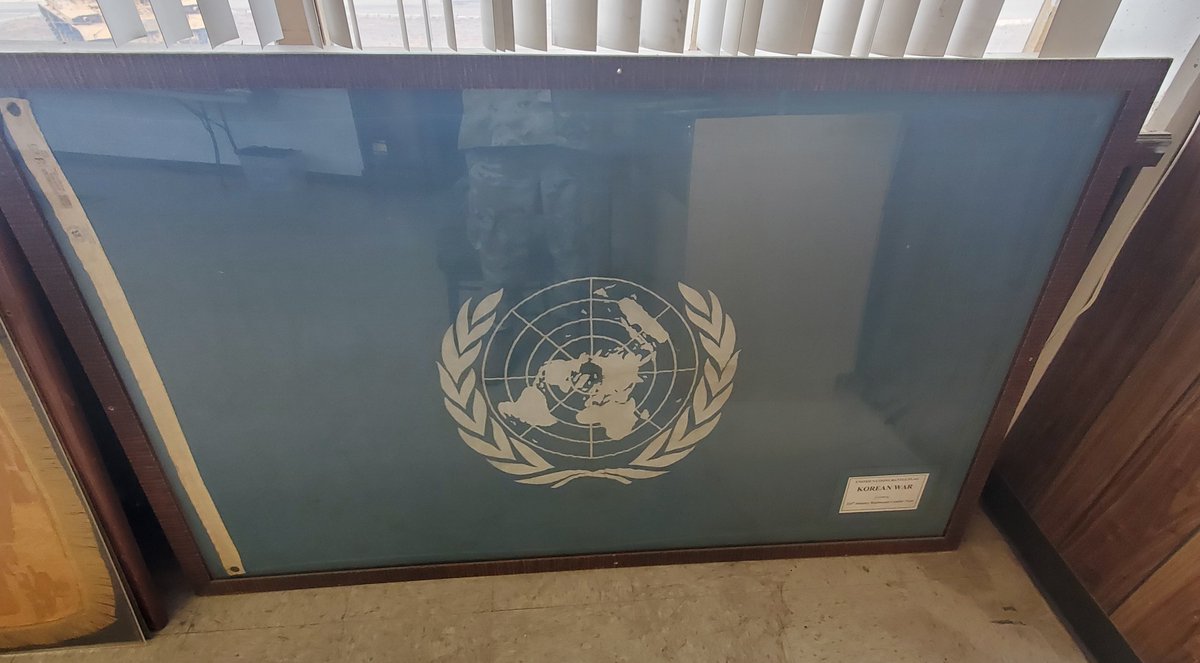ssgcav's tweet image. Artifact of the day, this framed United Nations Battle Flag carried by the 224th Infantry Regimental Combat Team, during the Korean War. This Flag is on display at the 79th Infantry Brigade Combat Team Headquarters in San Diego, California.
#Koreanwar #40thID #Battleflag