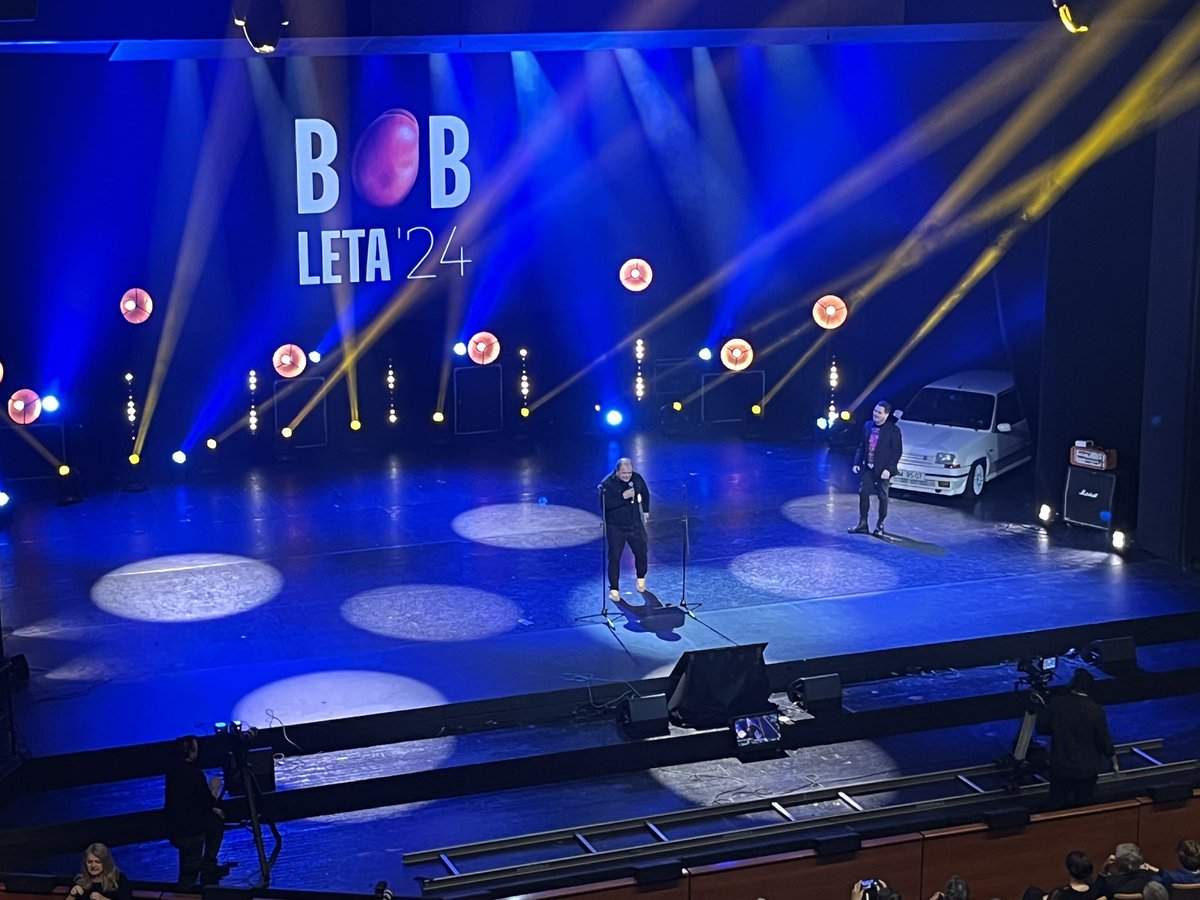 vecer's tweet photo. Bob leta 2024 je izrekel zdravnik dr. Samo Zver: "Ne moreš stavkati na nekom, ki potrebuje tvojo pomoč. Kdor potrebuje tvojo pomoč, ne more biti predmet ciljev, ki se odražajo na tvoji zasebni koristi." 
#Bobleta #Bobubob https://t.co/0XUvInuX4d