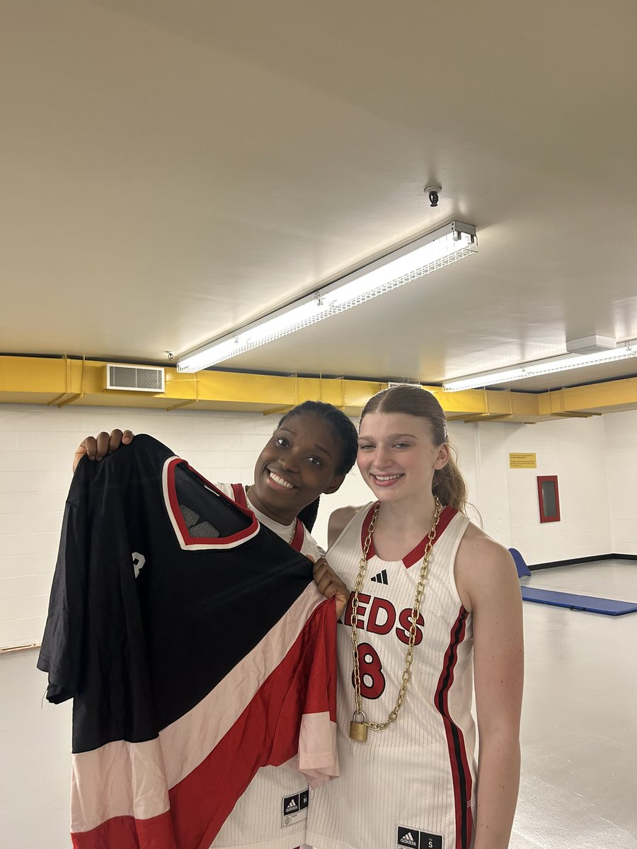 RedsWBB's tweet photo. ‼️REDS WIN‼️

The REDS complete the sweep on the road🧹

Red and Black goes to Ann Bastien❤️🤍🖤

Lockdown D goes to McKinley Bezanson🔒

REDS are rolling💪🤩

#goredsgo #redsnation #redandblack #lockdownD https://t.co/riRy7N5TCu